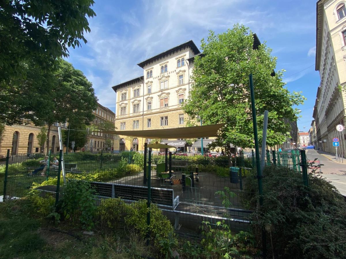 Urban Haven - 3 Beds, 3 Baths, Free Parking, Near Central Market Budapeszt Zewnętrze zdjęcie