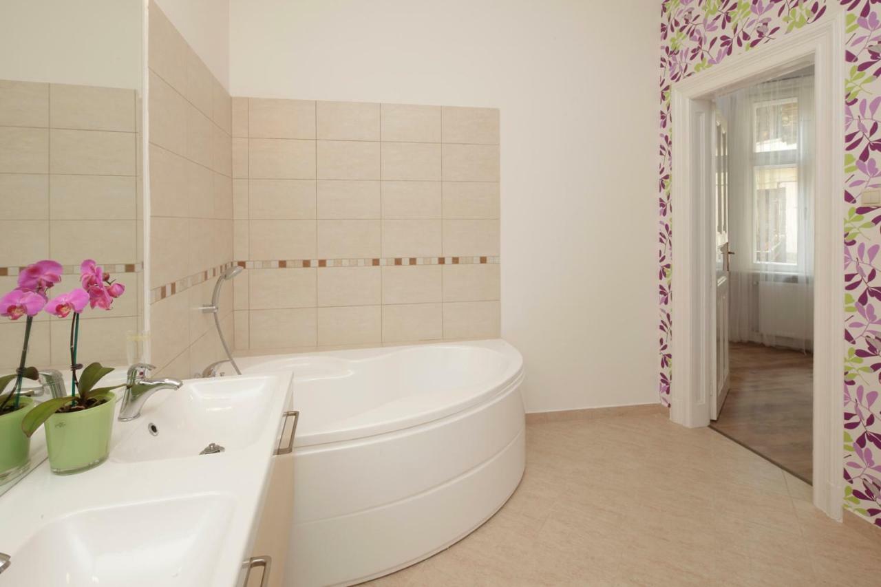 Urban Haven - 3 Beds, 3 Baths, Free Parking, Near Central Market Budapeszt Zewnętrze zdjęcie