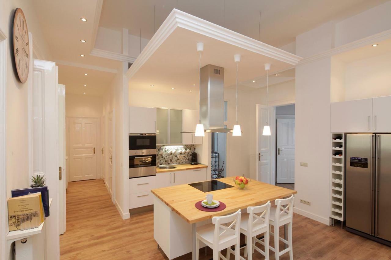 Urban Haven - 3 Beds, 3 Baths, Free Parking, Near Central Market Budapeszt Zewnętrze zdjęcie