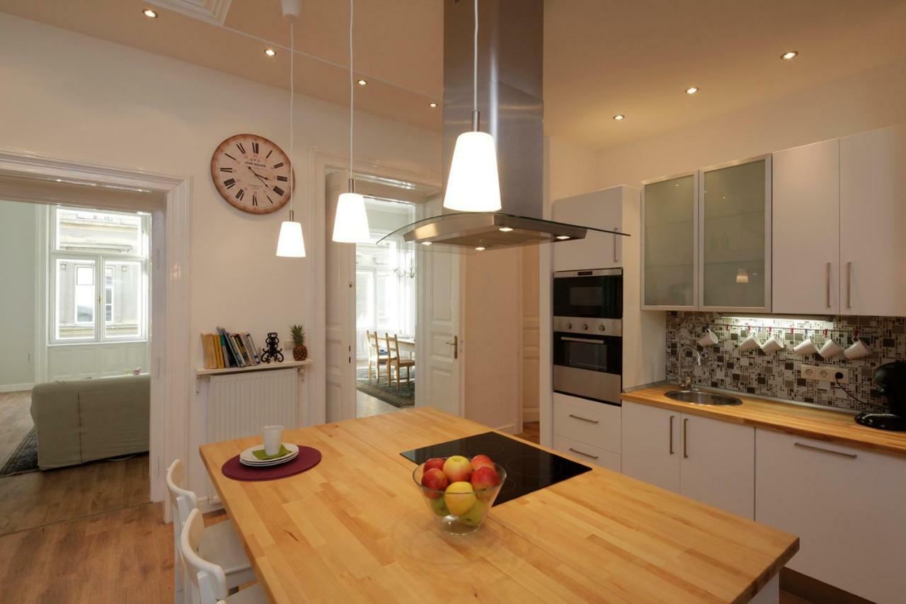 Urban Haven - 3 Beds, 3 Baths, Free Parking, Near Central Market Budapeszt Zewnętrze zdjęcie