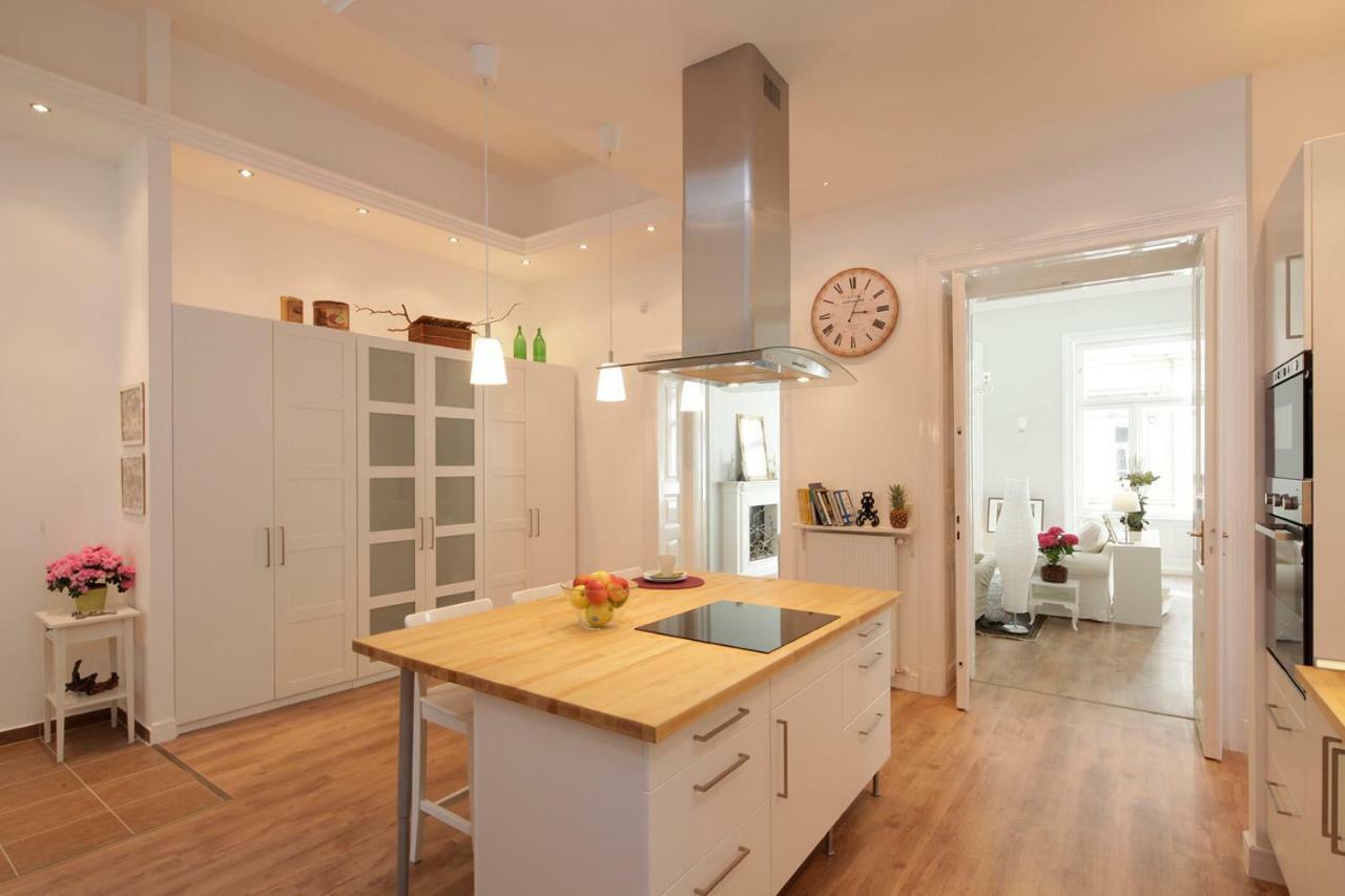 Urban Haven - 3 Beds, 3 Baths, Free Parking, Near Central Market Budapeszt Zewnętrze zdjęcie