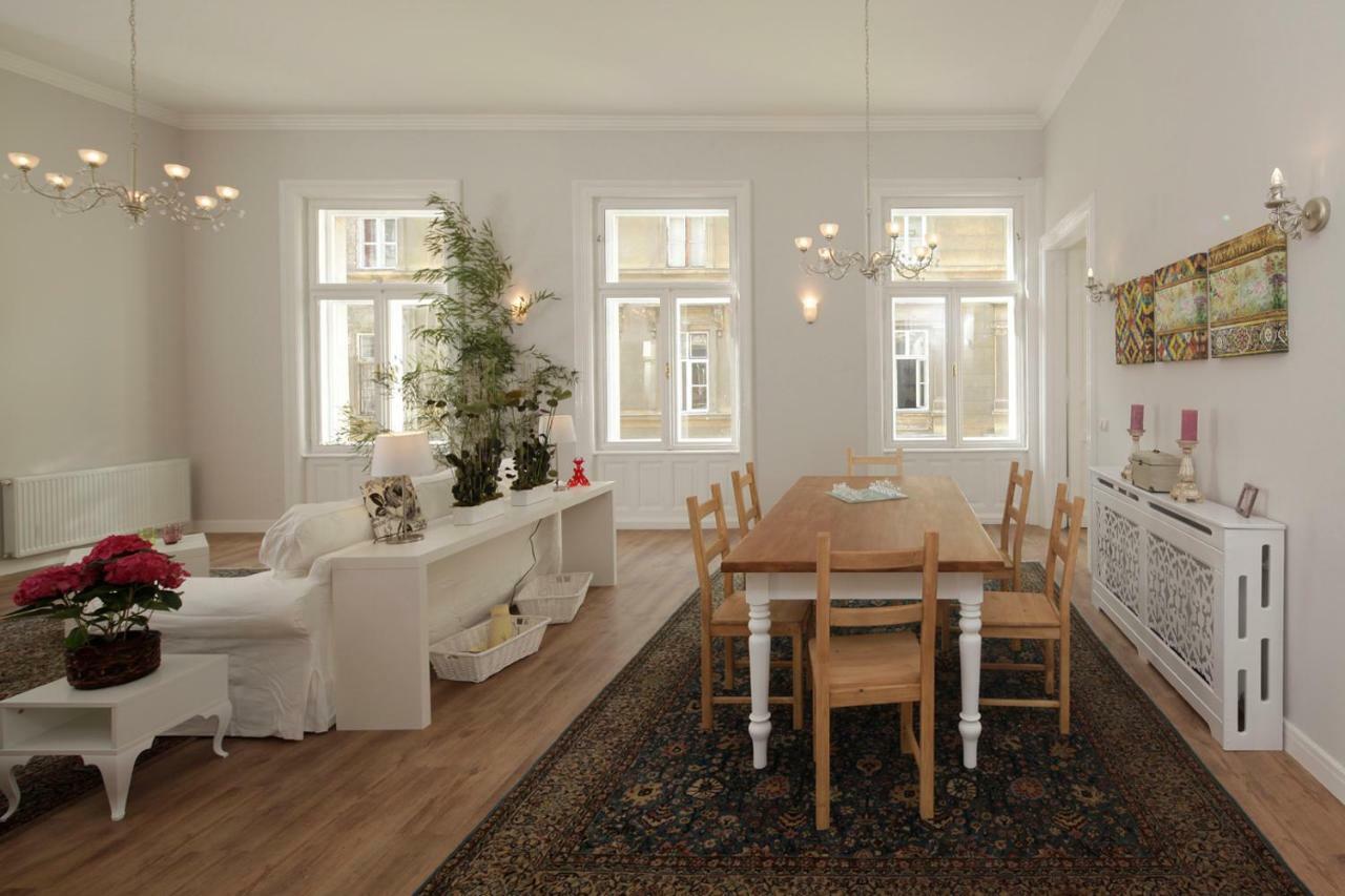 Urban Haven - 3 Beds, 3 Baths, Free Parking, Near Central Market Budapeszt Zewnętrze zdjęcie