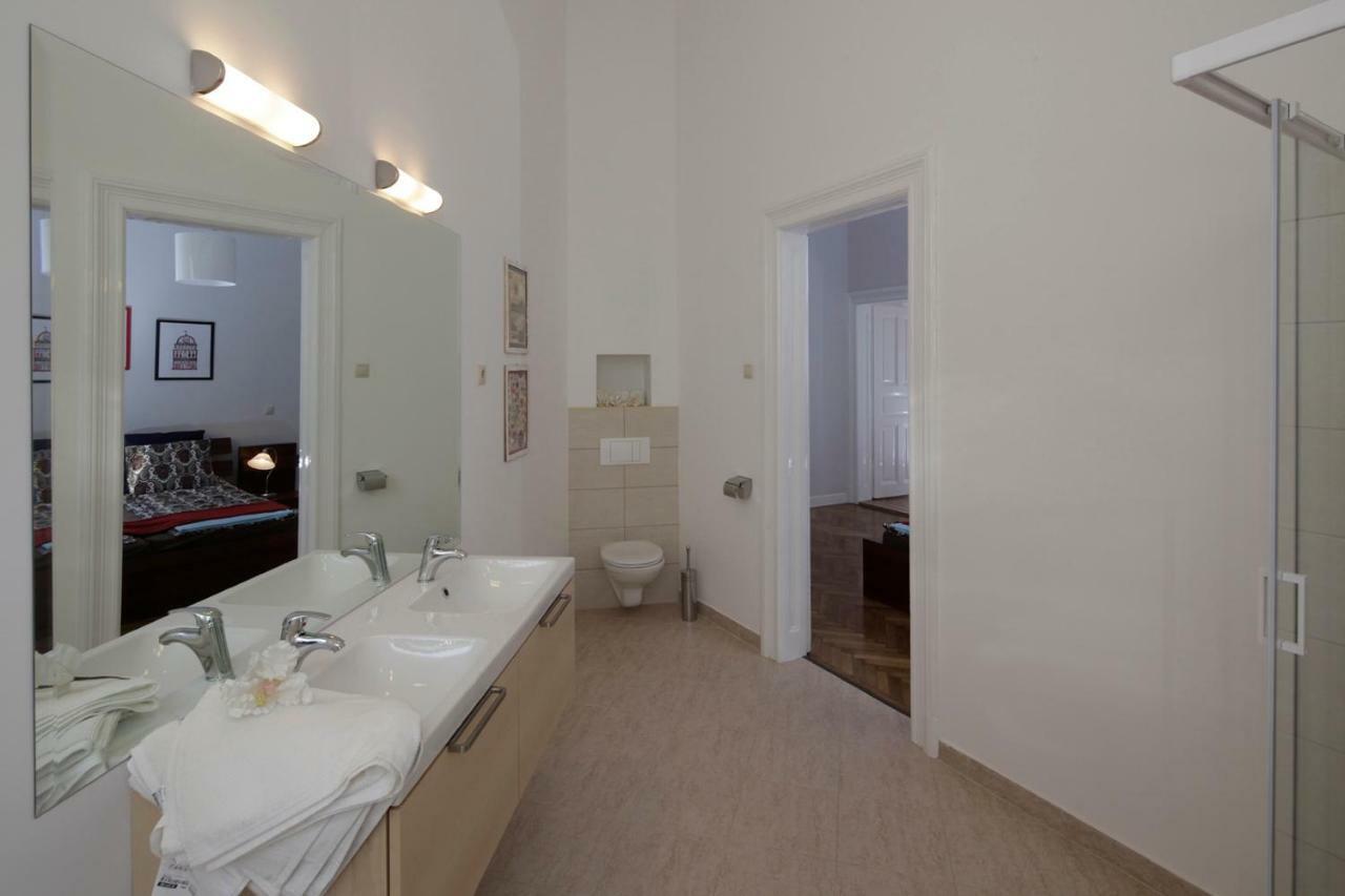 Urban Haven - 3 Beds, 3 Baths, Free Parking, Near Central Market Budapeszt Zewnętrze zdjęcie