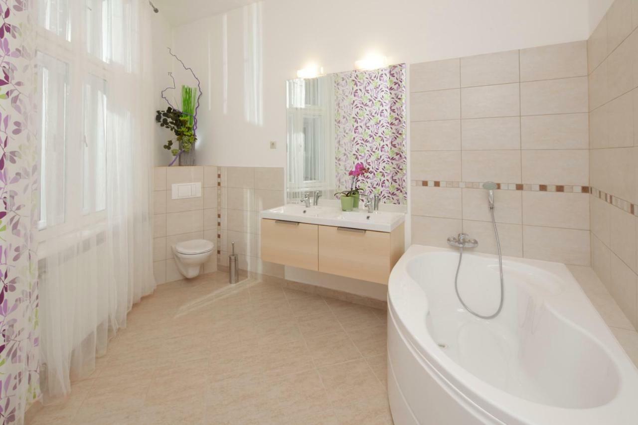 Urban Haven - 3 Beds, 3 Baths, Free Parking, Near Central Market Budapeszt Zewnętrze zdjęcie